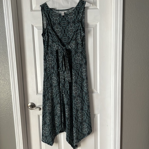 Maternity dress; sleeveless with hankerchief hem - Picture 4 of 7